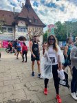 Впервые азербайджанка пробежала по берегу самого большого водоема Альп и Женевы (ФОТО)