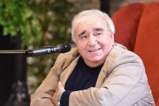 Азербайджанская молодежь выразила свою любовь Рамизу Ровшану (ФОТО)