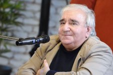 Азербайджанская молодежь выразила свою любовь Рамизу Ровшану (ФОТО)