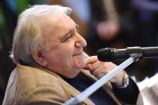 Азербайджанская молодежь выразила свою любовь Рамизу Ровшану (ФОТО)
