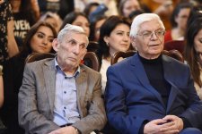Азербайджанская молодежь выразила свою любовь Рамизу Ровшану (ФОТО)