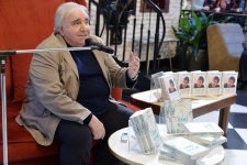 Азербайджанская молодежь выразила свою любовь Рамизу Ровшану (ФОТО)
