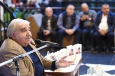 Азербайджанская молодежь выразила свою любовь Рамизу Ровшану (ФОТО)