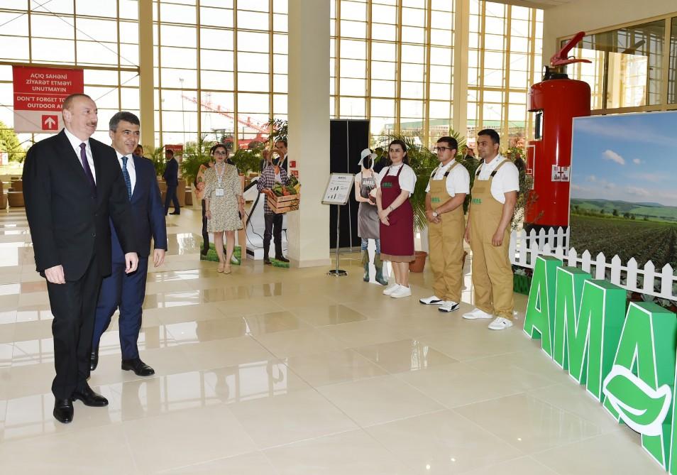 Президент Ильхам Алиев ознакомился с международными выставками WorldFood Azerbaijan и Caspian Agro (ФОТО) (версия 2)