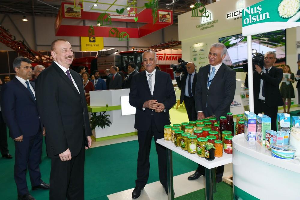Президент Ильхам Алиев ознакомился с международными выставками WorldFood Azerbaijan и Caspian Agro (ФОТО) (версия 2)