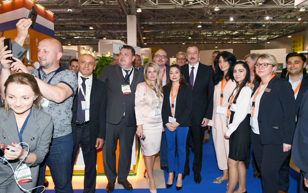 Президент Ильхам Алиев ознакомился с международными выставками WorldFood Azerbaijan и Caspian Agro (ФОТО) (версия 2)