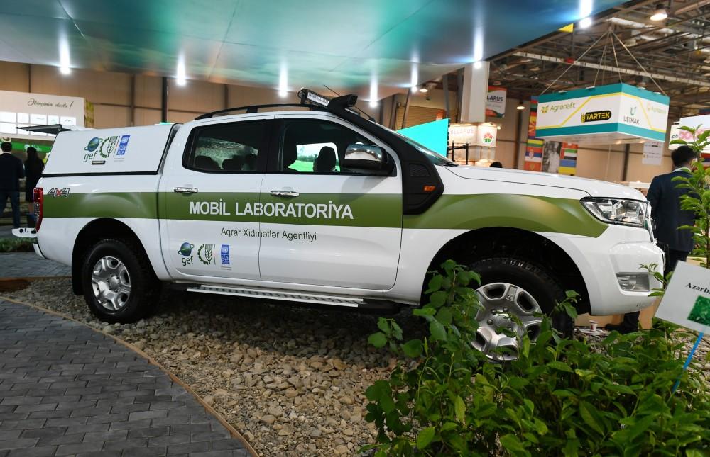 Президент Ильхам Алиев ознакомился с международными выставками WorldFood Azerbaijan и Caspian Agro (ФОТО) (версия 2)