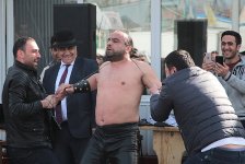 Силач из Азербайджана тянул многотонную фуру волосами в России (ФОТО, ВИДЕО)