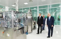 Президент Ильхам Алиев принял участие в открытии завода по производству шприцев в Пираллахинском промышленном парке (ФОТО) (версия 2)
