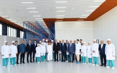 Президент Ильхам Алиев принял участие в открытии завода по производству шприцев в Пираллахинском промышленном парке (ФОТО) (версия 2)