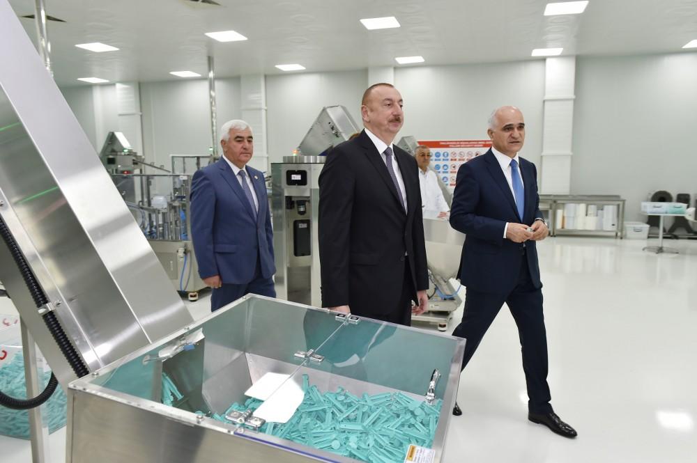 Президент Ильхам Алиев принял участие в открытии завода по производству шприцев в Пираллахинском промышленном парке (ФОТО) (версия 2)