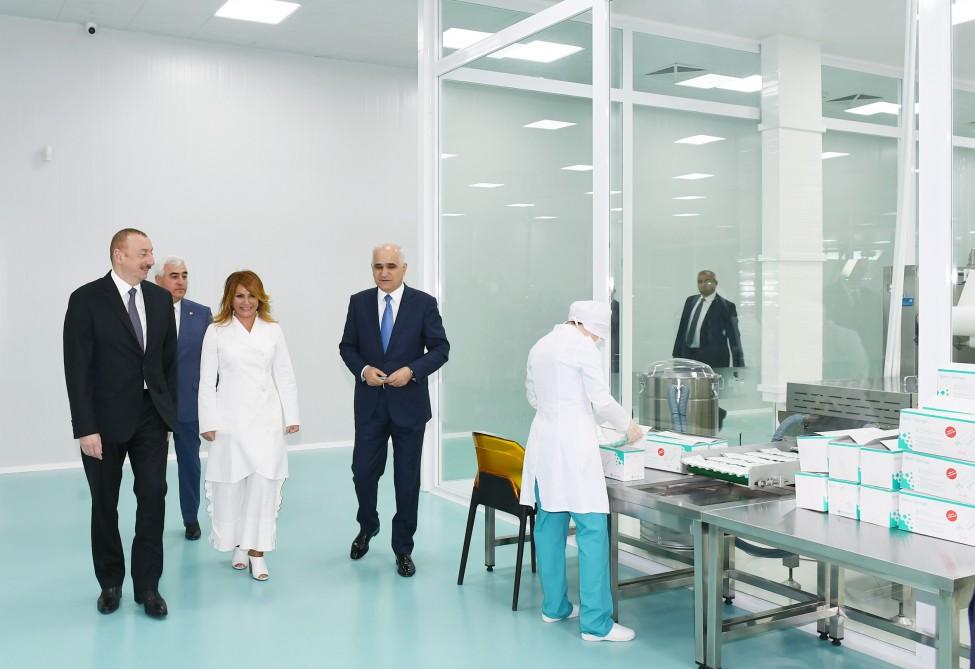 Президент Ильхам Алиев принял участие в открытии завода по производству шприцев в Пираллахинском промышленном парке (ФОТО) (версия 2)