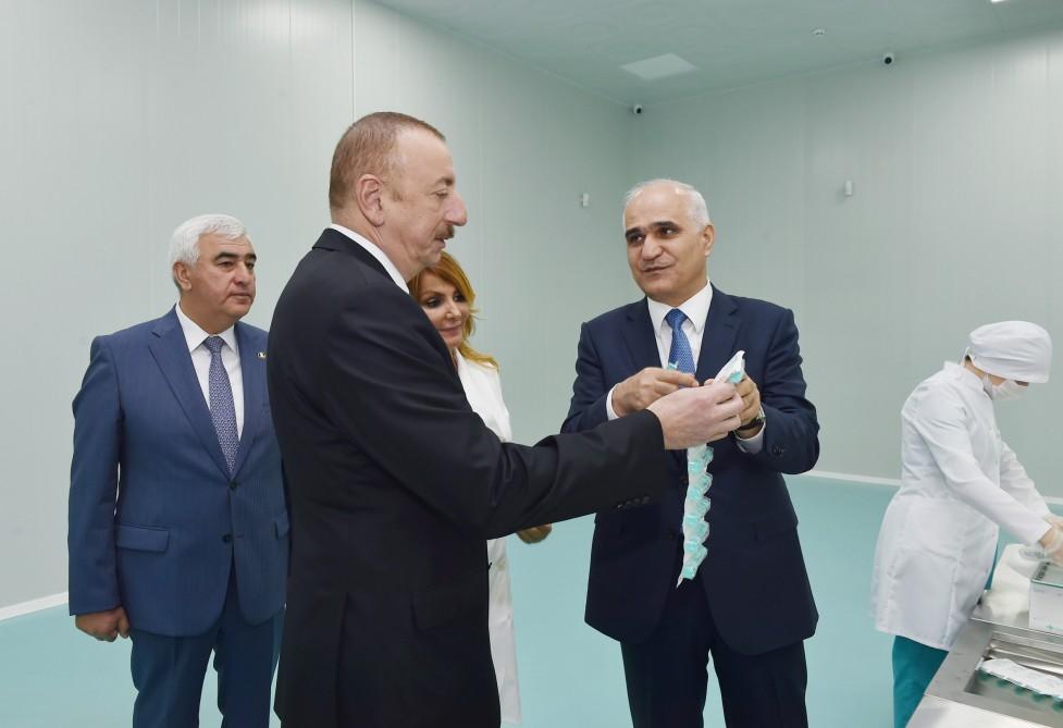 Президент Ильхам Алиев принял участие в открытии завода по производству шприцев в Пираллахинском промышленном парке (ФОТО) (версия 2)