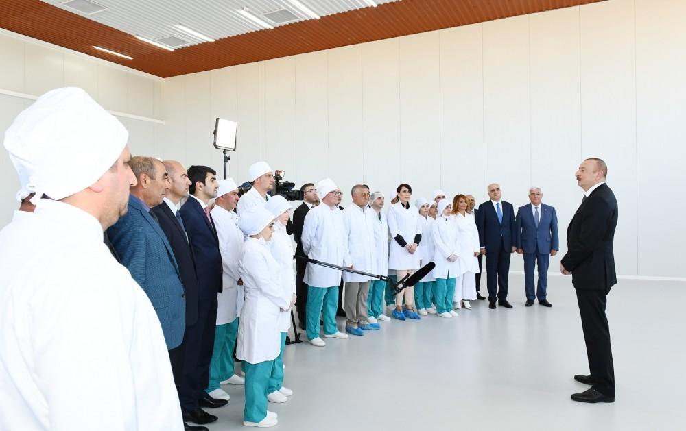 Президент Ильхам Алиев принял участие в открытии завода по производству шприцев в Пираллахинском промышленном парке (ФОТО) (версия 2)
