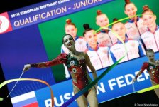 В рамках третьего дня Чемпионата Европы в Баку проходят выступление групповых команд в упражнениях с пятью лентами (ФОТО)