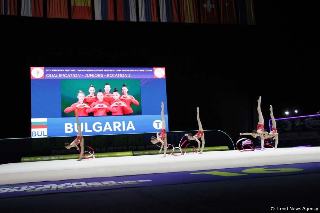 В рамках третьего дня Чемпионата Европы в Баку проходят выступление групповых команд в упражнениях с пятью лентами (ФОТО)