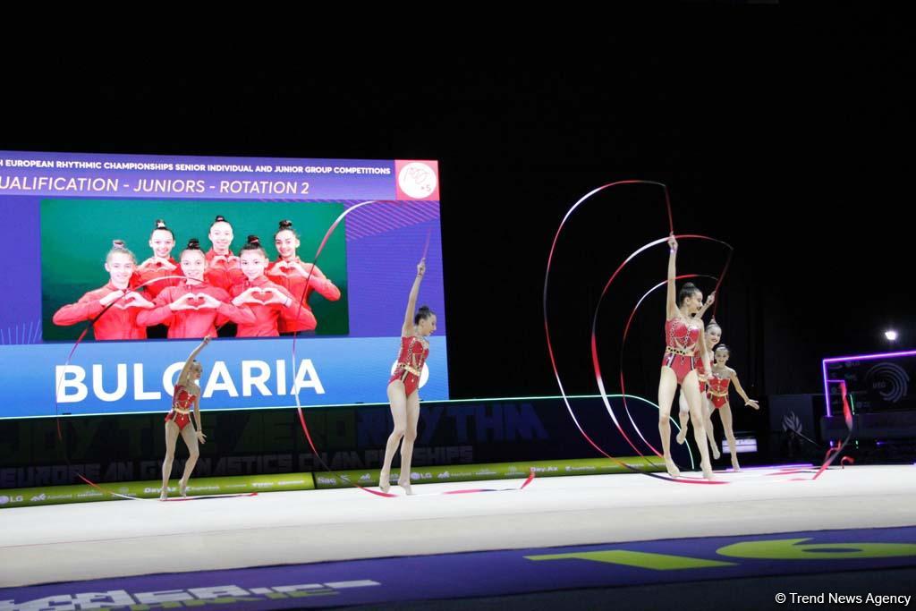 В рамках третьего дня Чемпионата Европы в Баку проходят выступление групповых команд в упражнениях с пятью лентами (ФОТО)