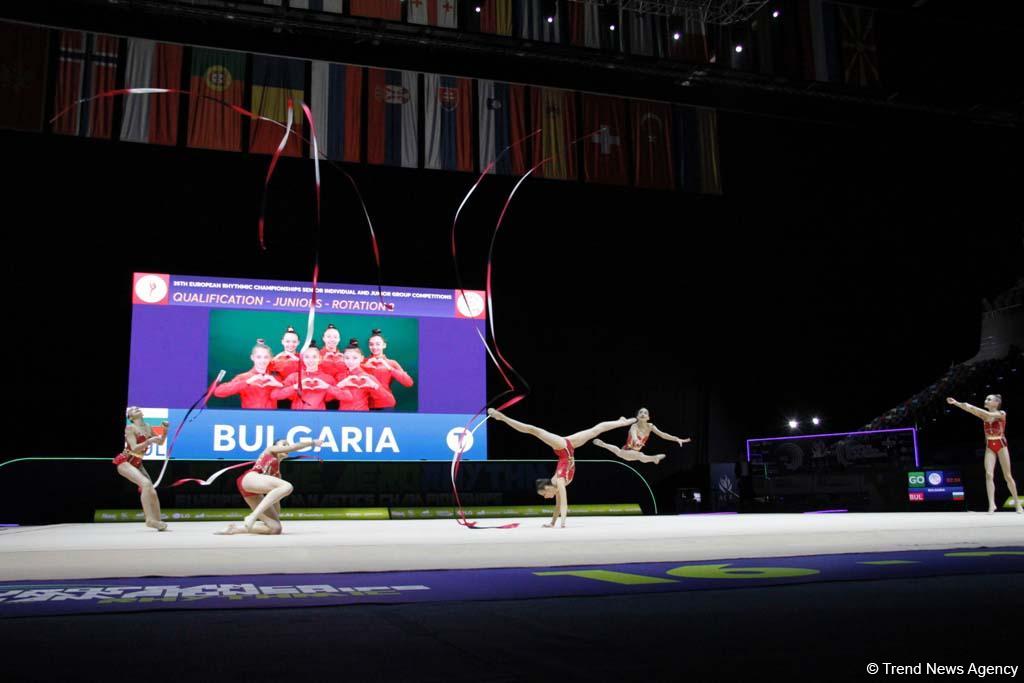 В рамках третьего дня Чемпионата Европы в Баку проходят выступление групповых команд в упражнениях с пятью лентами (ФОТО)