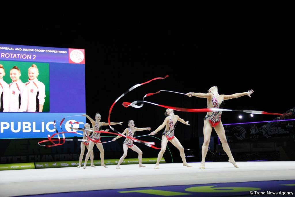 В рамках третьего дня Чемпионата Европы в Баку проходят выступление групповых команд в упражнениях с пятью лентами (ФОТО)