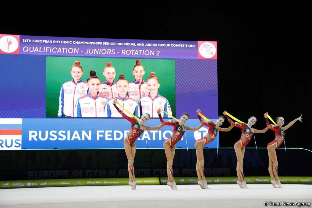 В рамках третьего дня Чемпионата Европы в Баку проходят выступление групповых команд в упражнениях с пятью лентами (ФОТО)