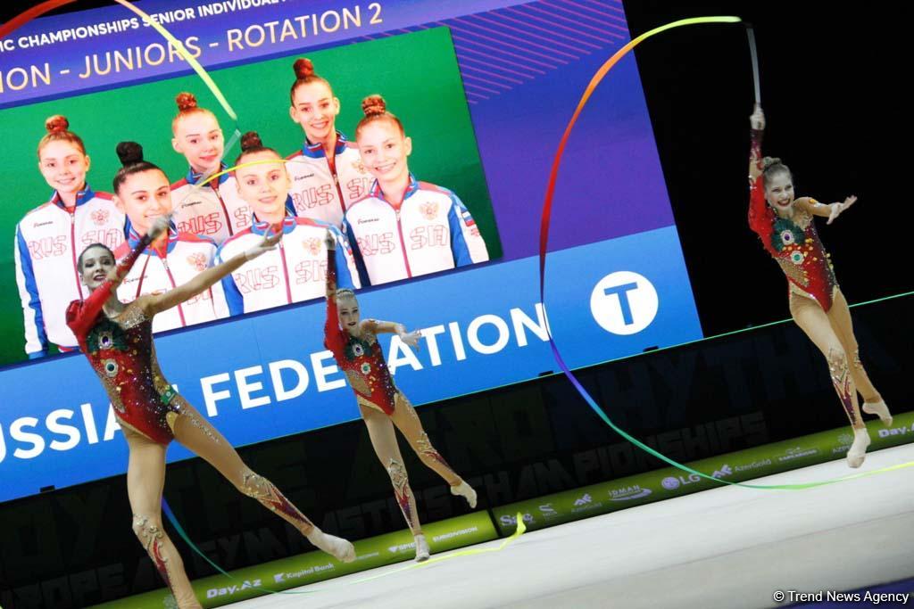 В рамках третьего дня Чемпионата Европы в Баку проходят выступление групповых команд в упражнениях с пятью лентами (ФОТО)