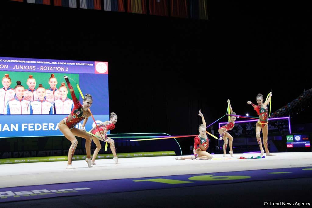 В рамках третьего дня Чемпионата Европы в Баку проходят выступление групповых команд в упражнениях с пятью лентами (ФОТО)