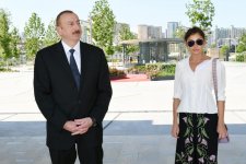 Президент Ильхам Алиев и Первая леди Мехрибан Алиева приняли участие в открытии Центрального парка и сквера в Баку (ФОТО)