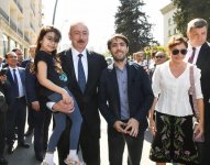 Президент Ильхам Алиев и Первая леди Мехрибан Алиева приняли участие в открытии Центрального парка и сквера в Баку (ФОТО)