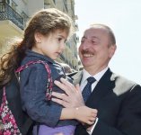 Президент Ильхам Алиев и Первая леди Мехрибан Алиева приняли участие в открытии Центрального парка и сквера в Баку (ФОТО)