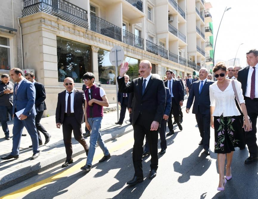 Президент Ильхам Алиев и Первая леди Мехрибан Алиева приняли участие в открытии Центрального парка и сквера в Баку (ФОТО)
