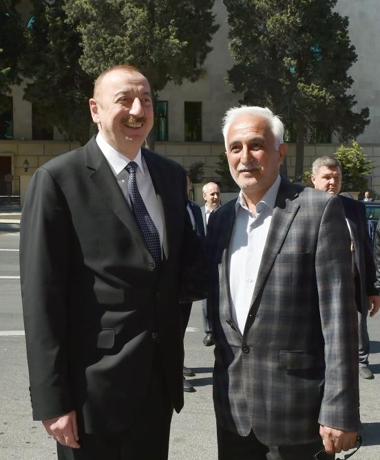Президент Ильхам Алиев и Первая леди Мехрибан Алиева приняли участие в открытии Центрального парка и сквера в Баку (ФОТО)