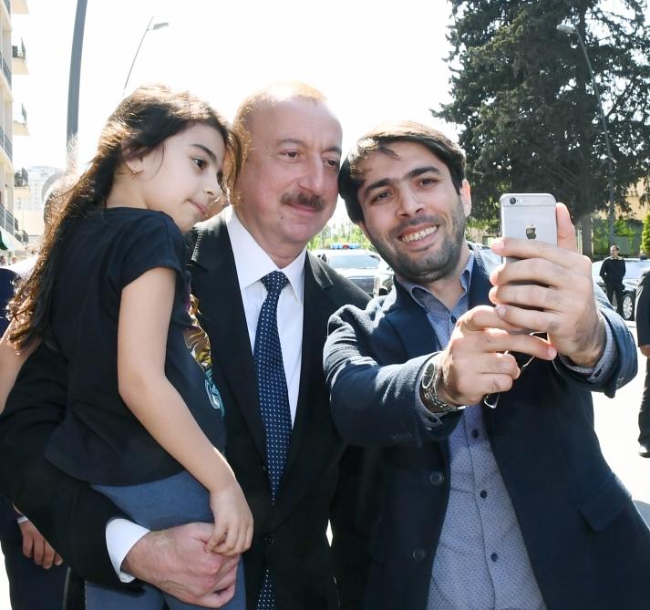 Президент Ильхам Алиев и Первая леди Мехрибан Алиева приняли участие в открытии Центрального парка и сквера в Баку (ФОТО)