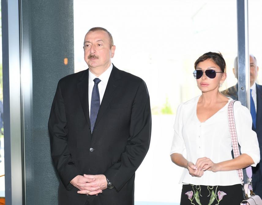 Президент Ильхам Алиев и Первая леди Мехрибан Алиева приняли участие в открытии Центрального парка и сквера в Баку (ФОТО)