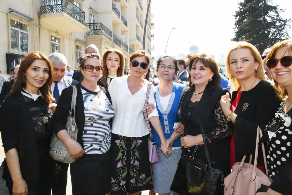 Президент Ильхам Алиев и Первая леди Мехрибан Алиева приняли участие в открытии Центрального парка и сквера в Баку (ФОТО)