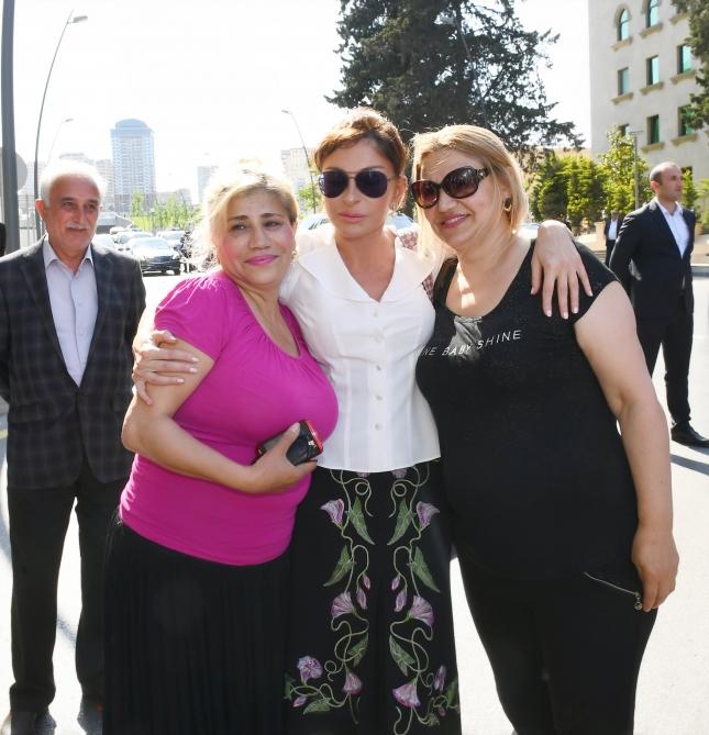 Президент Ильхам Алиев и Первая леди Мехрибан Алиева приняли участие в открытии Центрального парка и сквера в Баку (ФОТО)