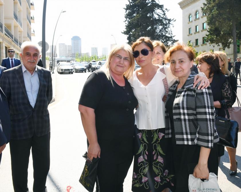 Президент Ильхам Алиев и Первая леди Мехрибан Алиева приняли участие в открытии Центрального парка и сквера в Баку (ФОТО)
