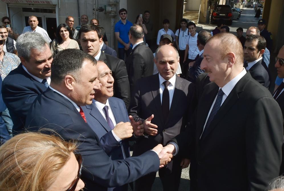 Президент Ильхам Алиев и Первая леди Мехрибан Алиева приняли участие в открытии Центрального парка и сквера в Баку (ФОТО)