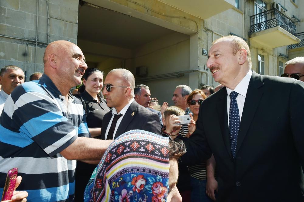 Президент Ильхам Алиев и Первая леди Мехрибан Алиева приняли участие в открытии Центрального парка и сквера в Баку (ФОТО)