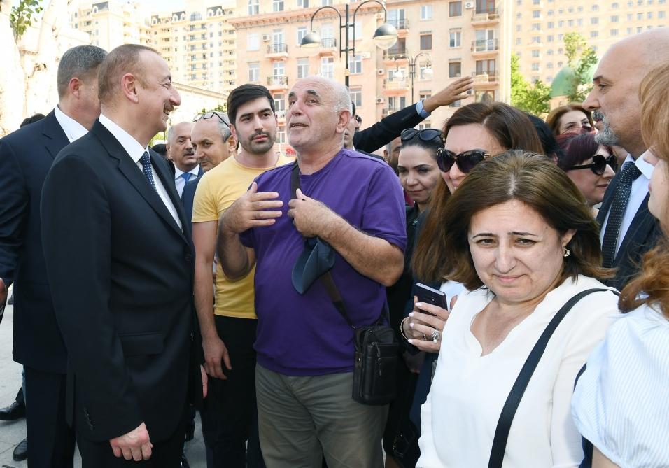 Президент Ильхам Алиев и Первая леди Мехрибан Алиева приняли участие в открытии Центрального парка и сквера в Баку (ФОТО)