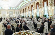 Президент Ильхам Алиев принял участие в церемонии ифтара по случаю священного месяца Рамазан (ФОТО) (версия 3)