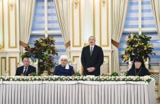 Президент Ильхам Алиев принял участие в церемонии ифтара по случаю священного месяца Рамазан (ФОТО) (версия 3)