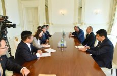 Президент Ильхам Алиев принял делегацию во главе с министром иностранных дел Китая (ФОТО)