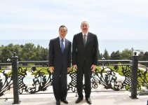 Президент Ильхам Алиев принял делегацию во главе с министром иностранных дел Китая (ФОТО)