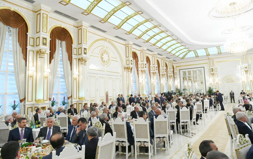 Президент Ильхам Алиев принял участие в церемонии ифтара по случаю священного месяца Рамазан (ФОТО) (версия 3)