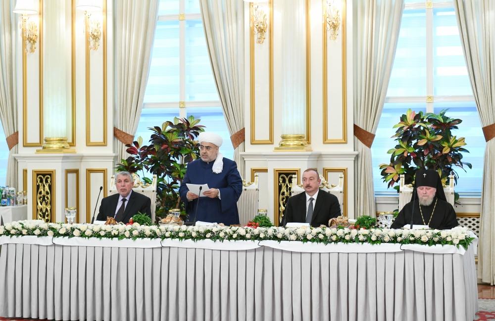 Президент Ильхам Алиев принял участие в церемонии ифтара по случаю священного месяца Рамазан (ФОТО) (версия 3)