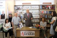 Чингиз Абдуллаев презентовал книгу "Торжество хама" (ФОТО)
