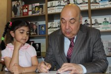 Чингиз Абдуллаев презентовал книгу "Торжество хама" (ФОТО)