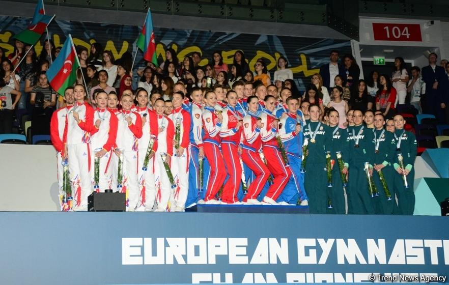 В Баку состоялась церемония награждения победителей Чемпионата Европы по аэробной гимнастике в командном зачете среди взрослых гимнастов (ФОТО)