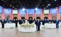 Президент Ильхам Алиев и Первая леди Мехрибан Алиева приняли участие в официальном приеме по случаю Дня Республики (ФОТО)