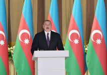Президент Ильхам Алиев и Первая леди Мехрибан Алиева приняли участие в официальном приеме по случаю Дня Республики (ФОТО)